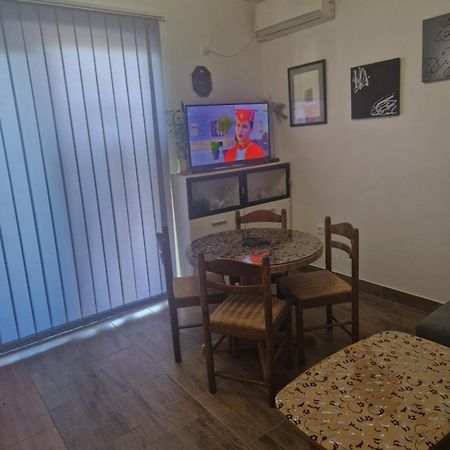 Vera Apartment Kampor Esterno foto