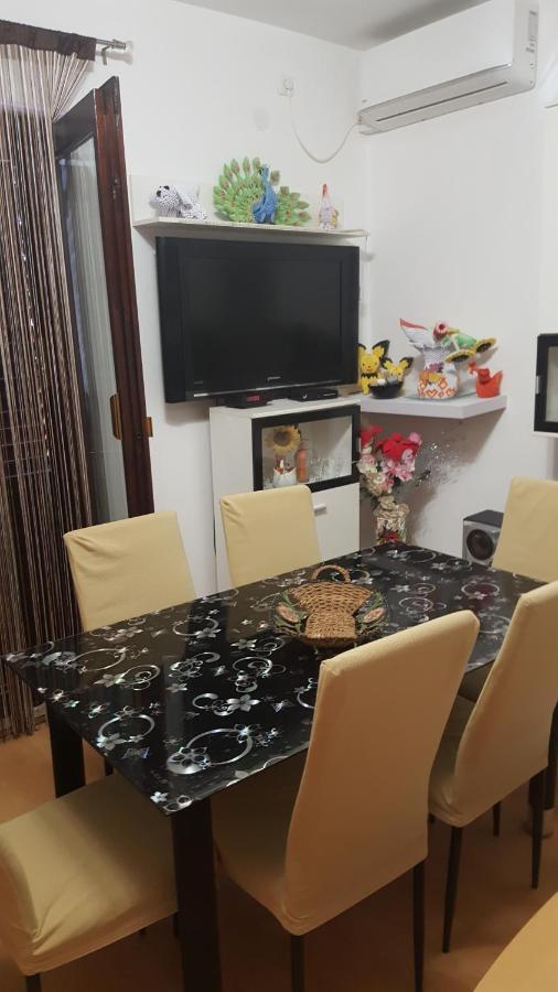 Vera Apartment Kampor Esterno foto