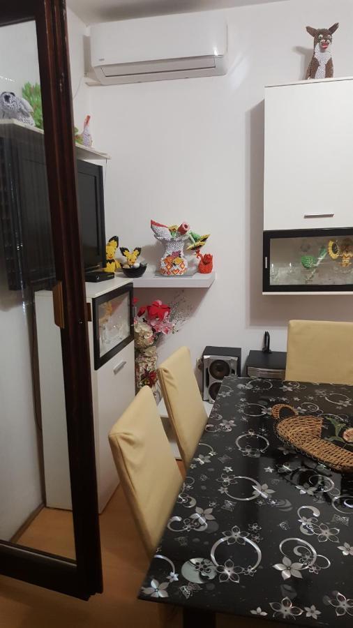 Vera Apartment Kampor Esterno foto