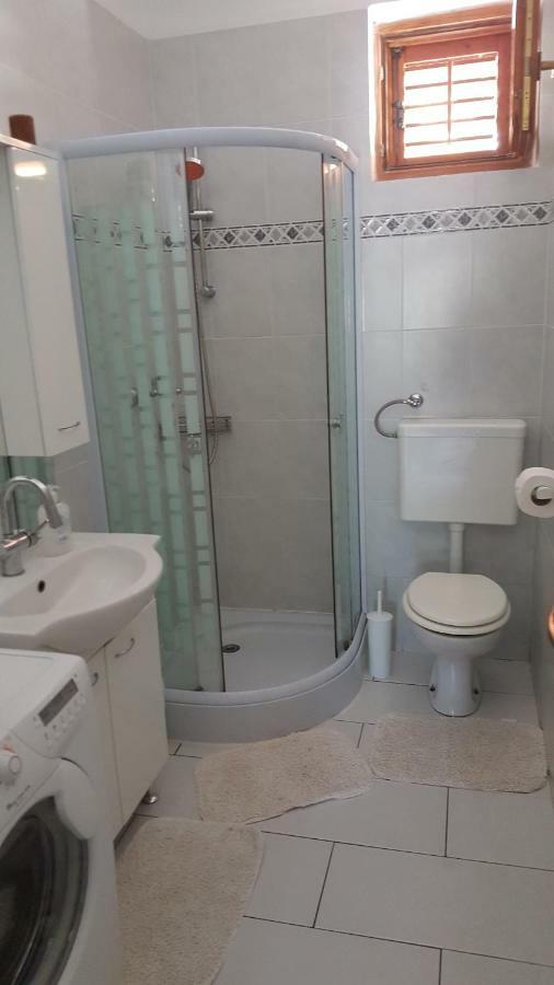 Vera Apartment Kampor Esterno foto